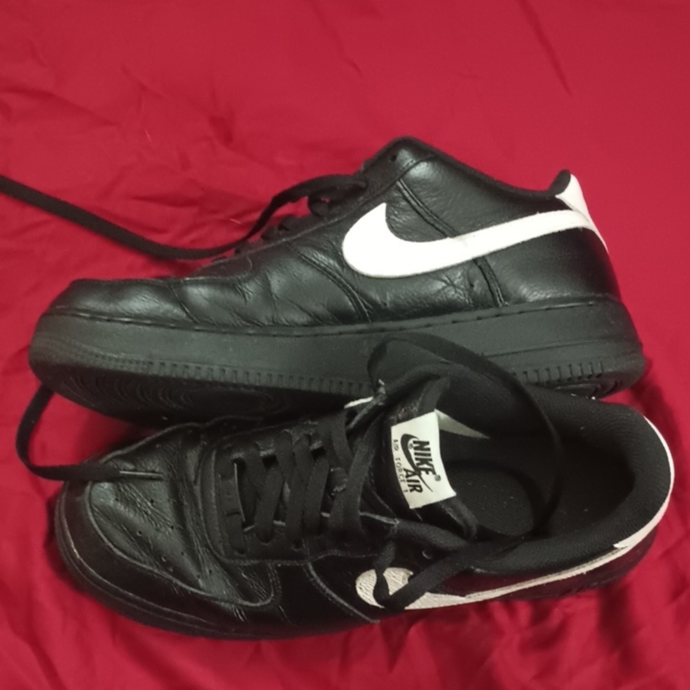 Nike Air Force 1 Men's Black and White Sneakers Size 10.5 Good Condition